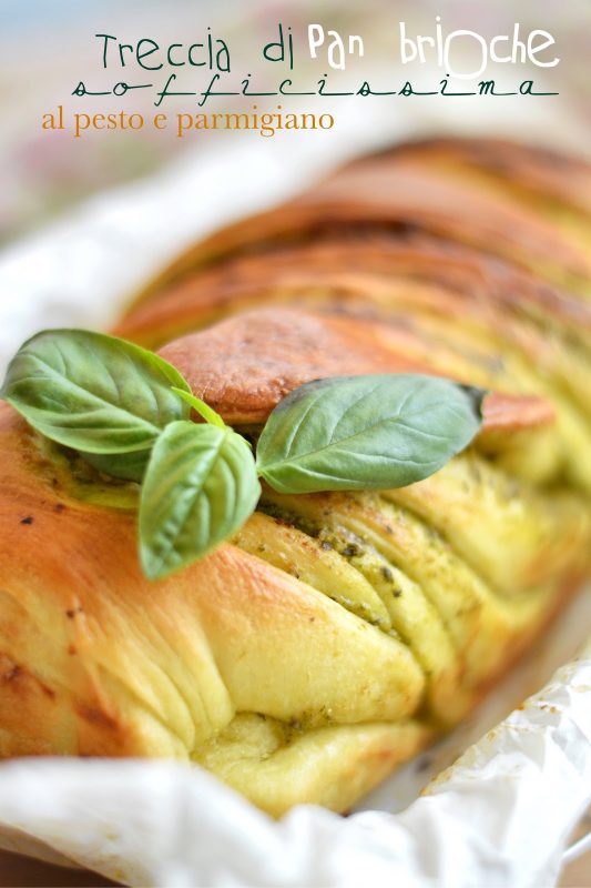 Treccia di pan brioche sofficissima al pesto e parmigiano