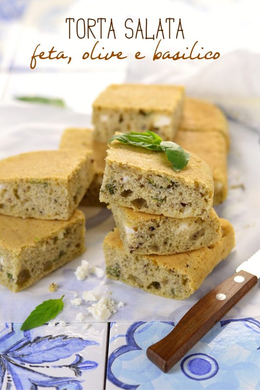 Torta salata feta, olive e basilico