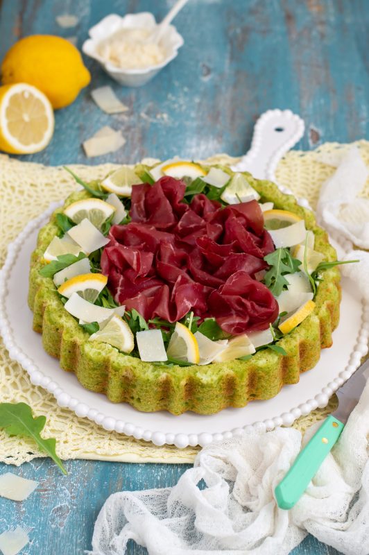 Crostata salata morbida bresaola, rucola e grana